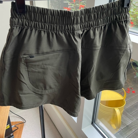 Vuori Dash Shorts NWT - Picture 3 of 7
